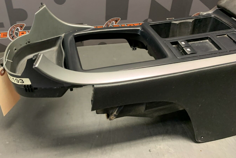 2005 PONTIAC GTO OEM CENTER CONSOLE