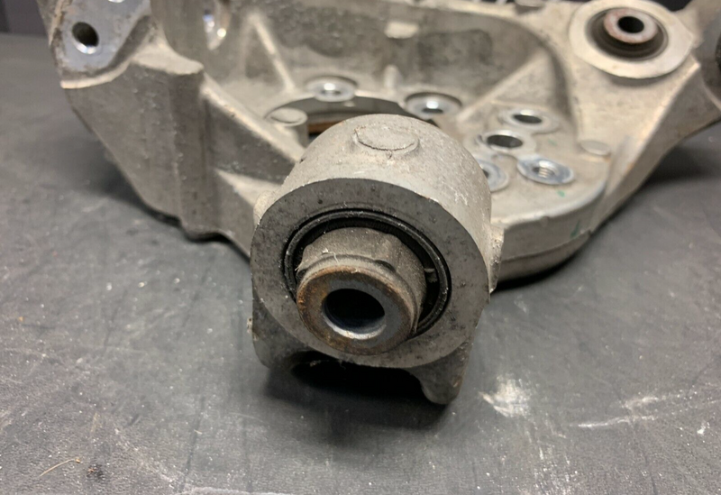NISSAN R35 GTR OEM DRIVER REAR KUNCKLE SPINDLE
