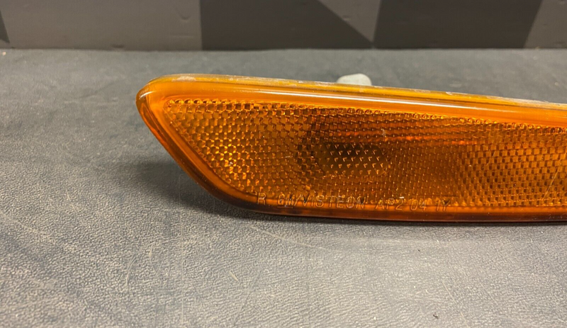 2010 CORVETTE C6 OEM PASSENGER RH FRONT YELLOW REFLECTOR USED 53k