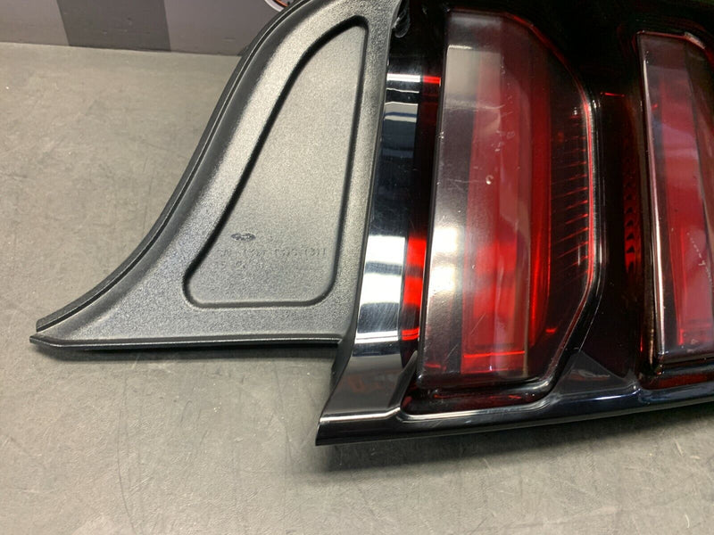 2015 FORD MUSTANG GT OEM RH PASSENGER TINTED TAIL LIGHT -CRACKED-