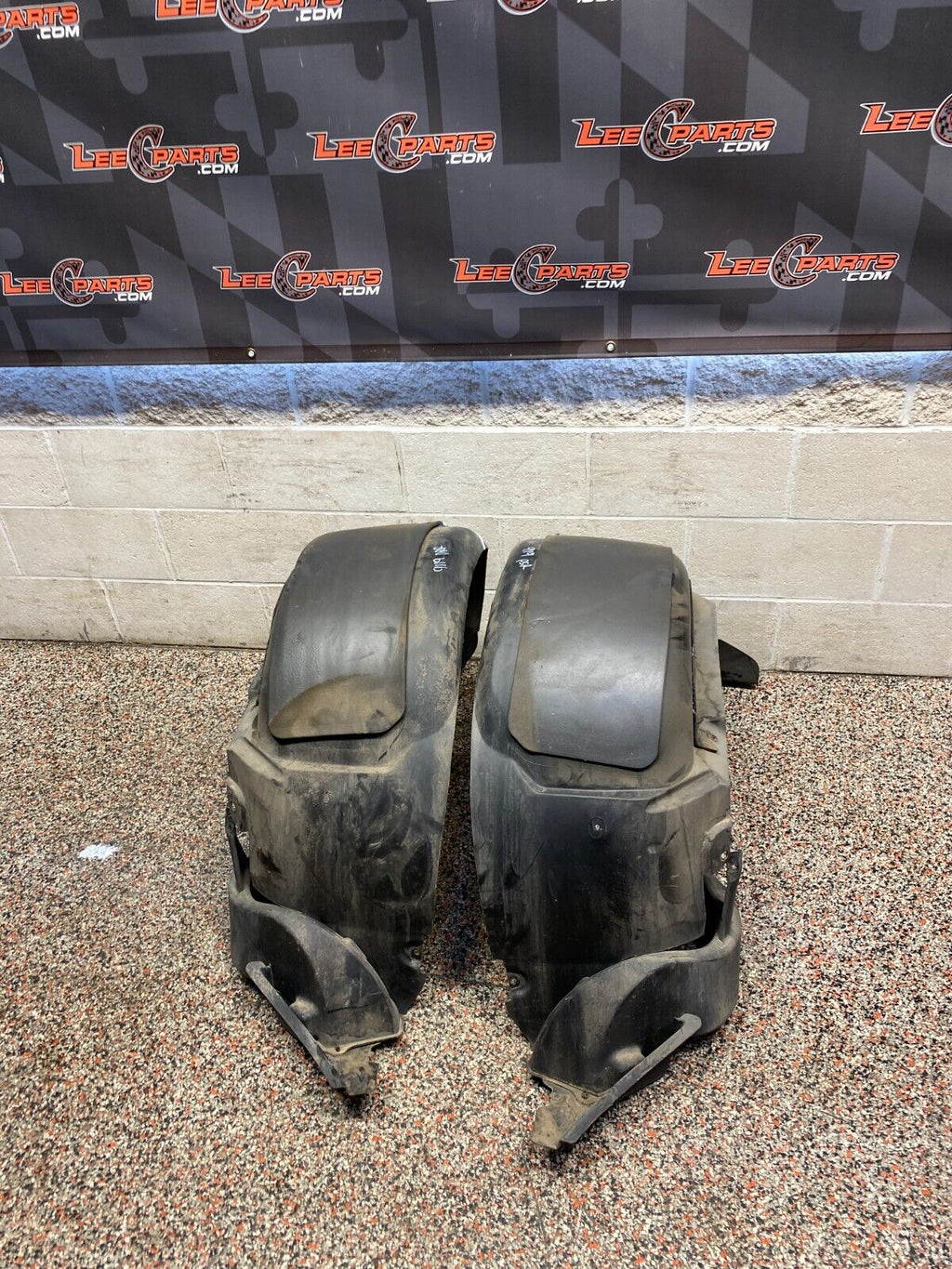 2006 CORVETTE C6 OEM REAR FENDER LINERS WITH BRAKE DUCTS PAIR DR PS USED