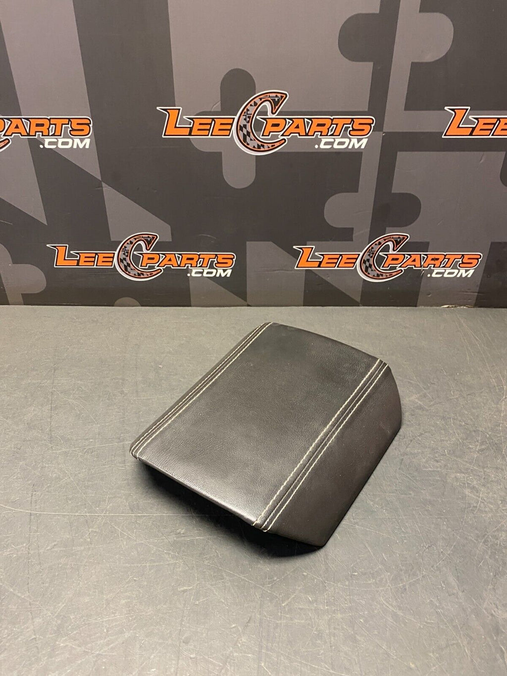 2014 CAMARO SS 1LE OEM CENTER CONSOLE ARM REST BLACK SILVER STITCH USED