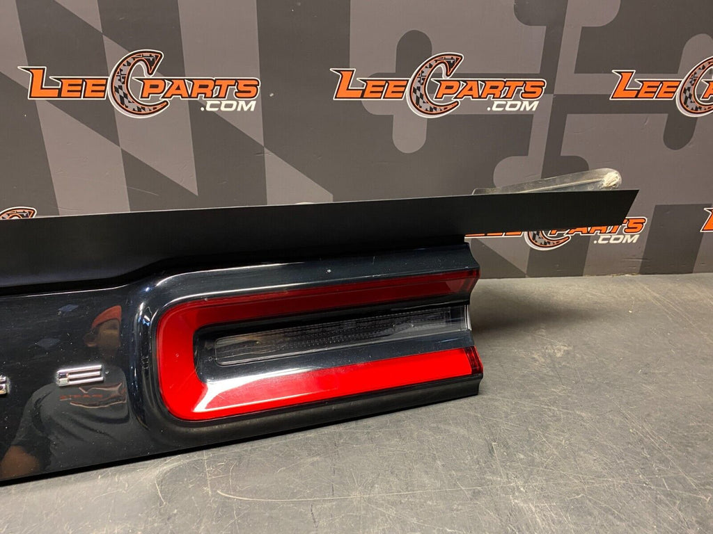 2016 DODGE CHARGER HELLCAT OEM CENTER TRUNK TAIL LIGHT USED