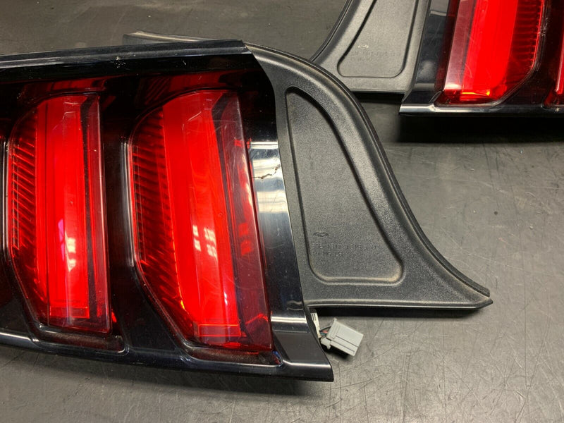 2016 FORD MUSTANG GT OEM TAIL LIGHTS DRIVER PASSENGER