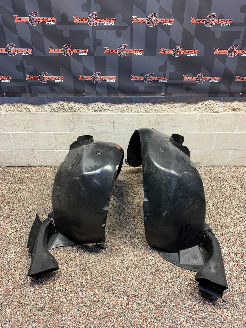 2015 CAMARO Z/28 OEM FRONT FENDER LINERS PAIR DRIVER PASSENGER DUCTS USED