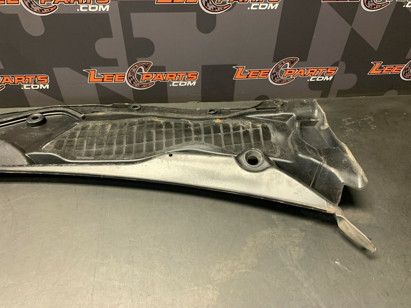 2019 FORD MUSTANG GT OEM WINDSHIELD WIPER COWL