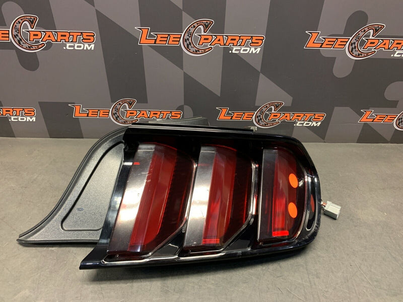 2015 FORD MUSTANG GT OEM RH PASSENGER TINTED TAIL LIGHT -CRACKED-