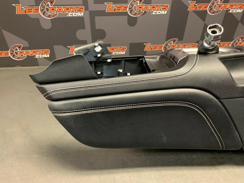 2020 FORD MUSTANG GT OEM CENTER CONSOLE LEATHER WRAPPED STITCHED W/ KNEES, BOOTS