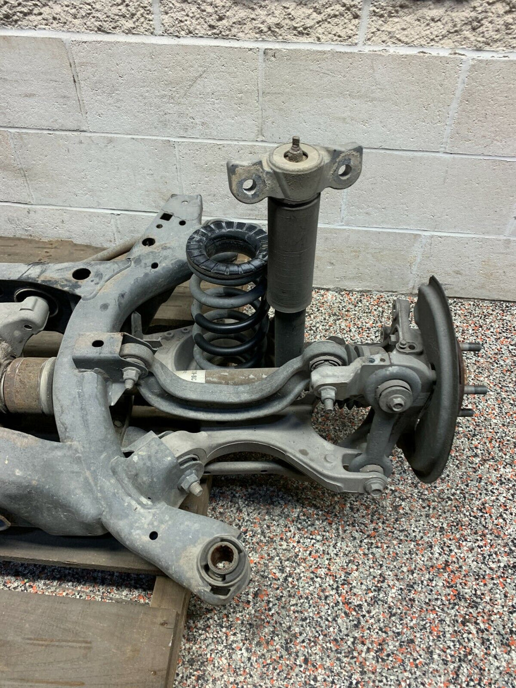 2015 FORD MUSTANG GT OEM REAR DIFFERENTIAL 3.55 M/T CRADLE AXLES HUB ASSY
