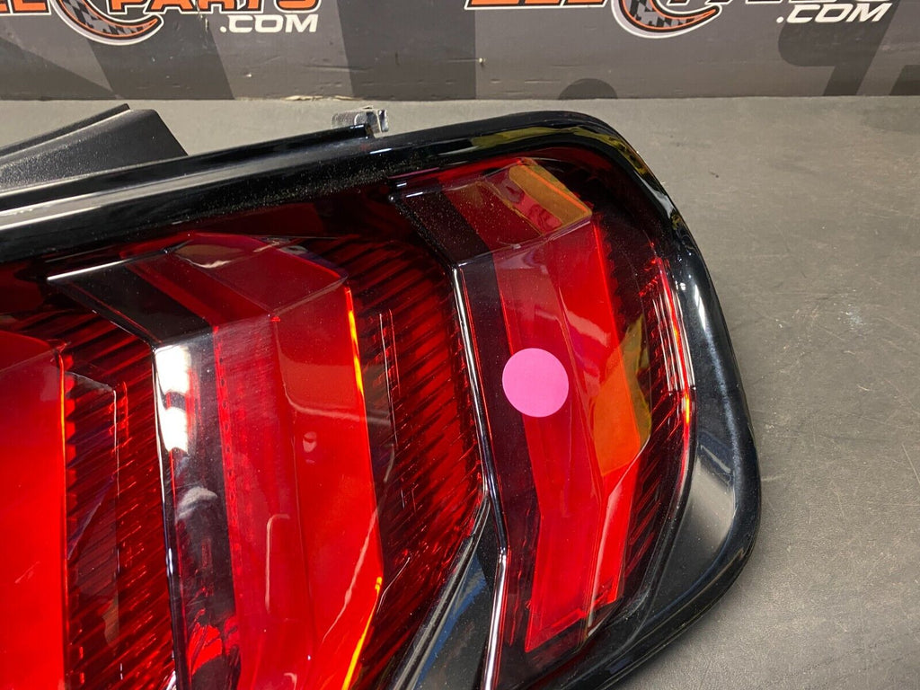 2019 FORD MUSTANG GT PP1 OEM PASSENGER RH REAR TAIL LIGHT TAIL LAMP USED